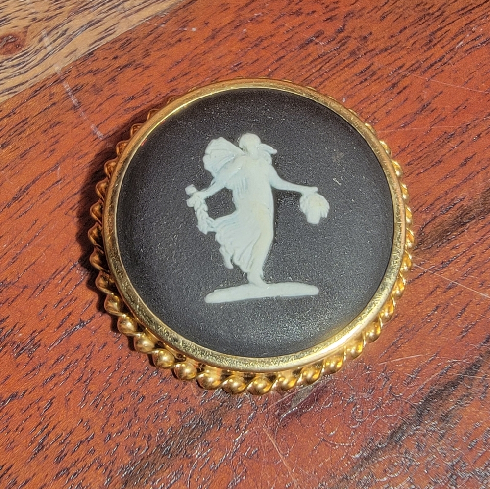 Signed Rainbow Goldfilled Black Jasperware Wedgewood Brooch Or Pendant